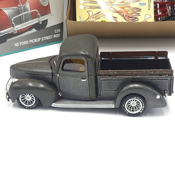 Monogram Ford Pickup 1940 Street Rod 1:24 Partially Assembled with Box Skill 2 - Picture 3 of 10